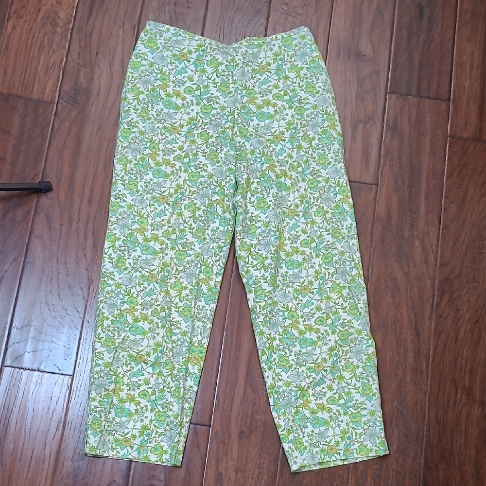 Tommy Hilfiger Green Floral Cropped Pants with Side Zipper size 2